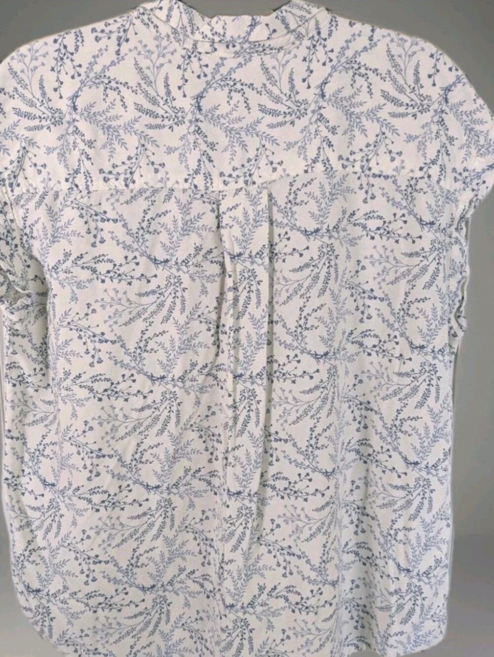Jachs Girlfriend Womans L Placket Button Up Blouse Rayon Blue Ivory Boho Floral - Picture 5 of 5